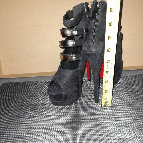 Black and Gold Platted Strap Heels by Crape Myrtle Size 38 - Picture 7 of 10